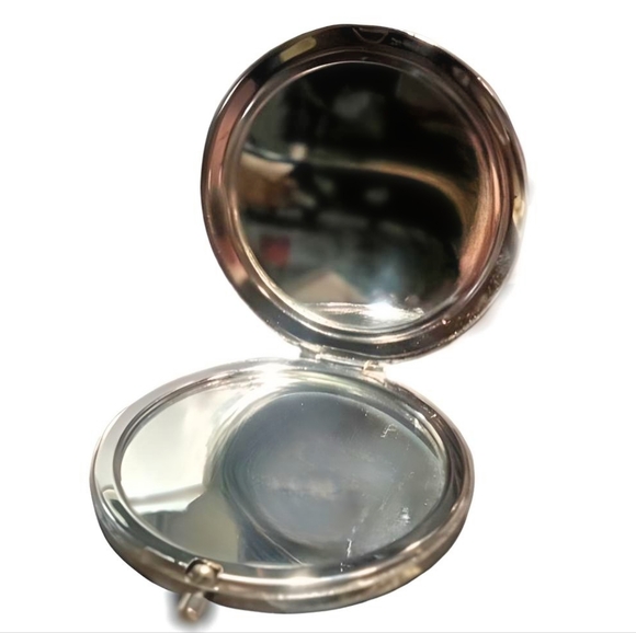 Vintage Mirrored Makeup Compact - Picture 3 of 3